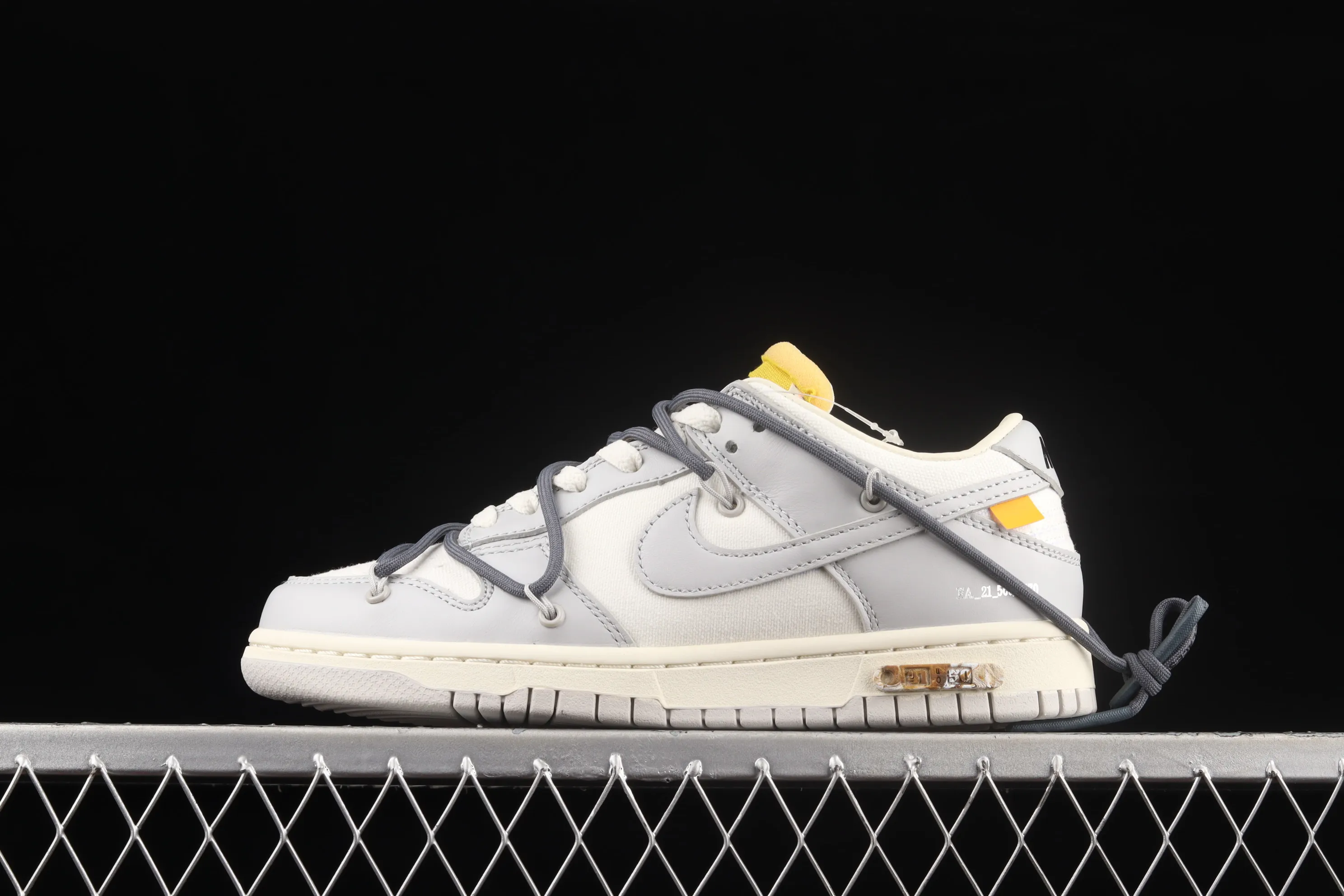 All Categories Nk SB Dunk Series Nk SB Dunk Low Low-top sneakers Pure original version OF x Nk Dunk Low OW Gray SB smashed backboard fashion casual sneakers DM1602-105